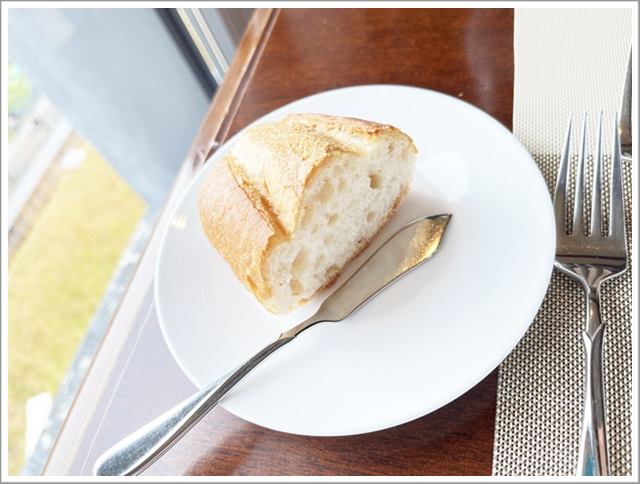 同志社大学内のフレンチレストランwillのBランチのパン