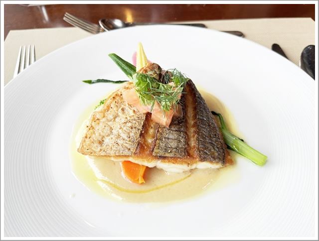同志社大学内のフレンチレストランwillのBランチのメインの魚