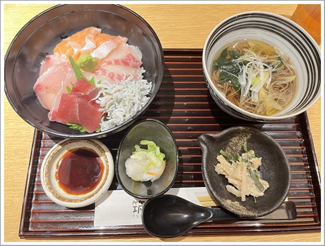 梅田「KITTE」(キッテ)4階のレストラン「つくし」の海鮮丼ランチ