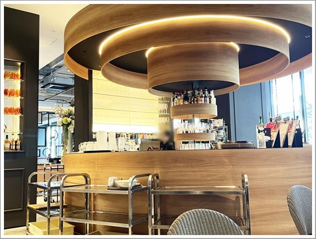 大阪中之島美術館1階のレストラン「ミュゼカラト」の中の様子