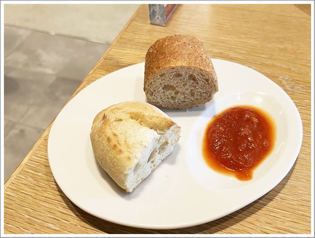 大阪中之島美術館1階のレストラン「ミュゼカラト」のパン