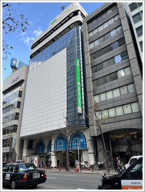 会員制卸売店「ファンビ寺内」5号館の外観