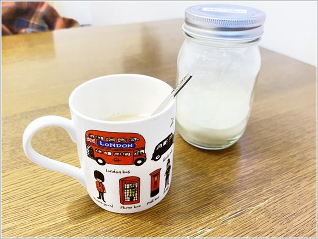 手軽にカルシウム強化！紅茶にスキムミルクを入れて飲む