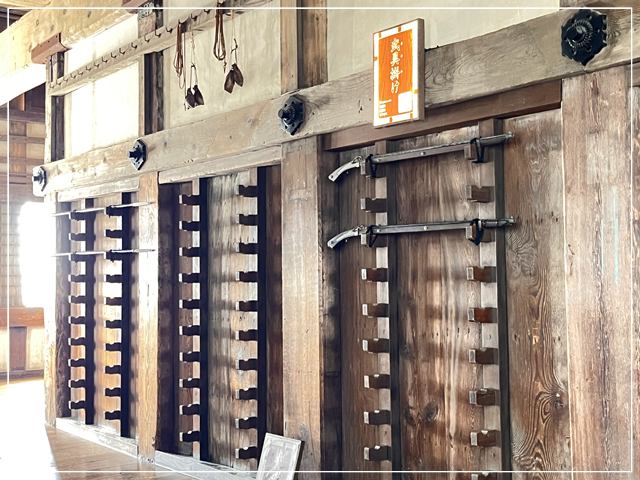 姫路城天守閣の武具掛け