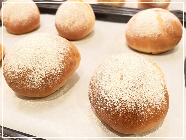 【中力粉の丸パンの作り方】綺麗な色に焼けたパン