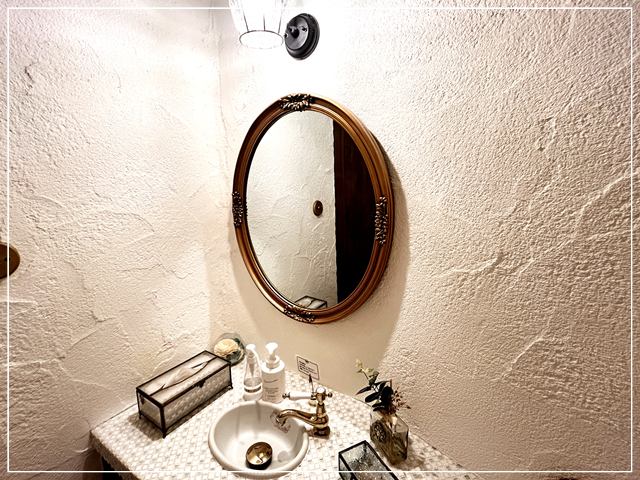 イギリス風カフェ「カームガーデン」のお手洗いもイギリス感いっぱい