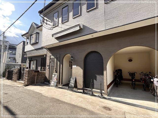 イギリスカフェ「カームガーデン」の外観