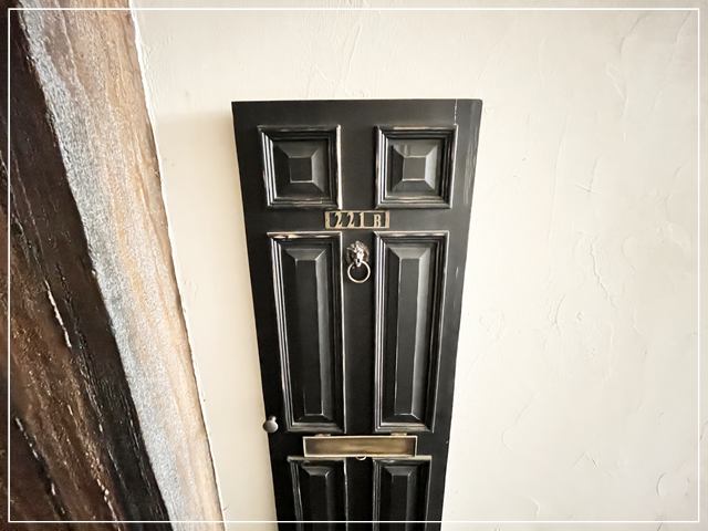 イギリス風カフェ「カームガーデン」の壁に飾られていた221B