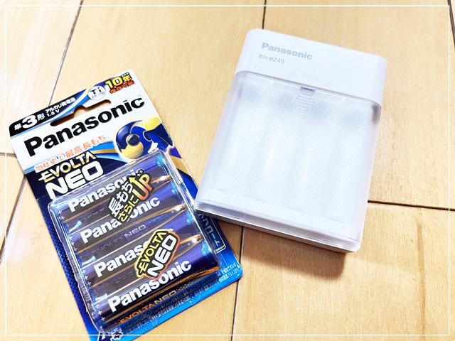 防災リュックに入れている乾電池で充電できるモバイルバッテリー