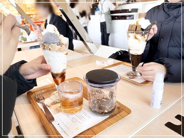 姫路駅直結のショッピングモール「ピオレ」にあるナナズグリーンティーで食べたパフェ