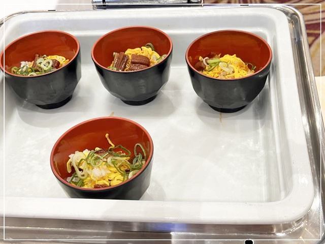 「ホテルモントレ姫路」の朝食のミニ穴子丼