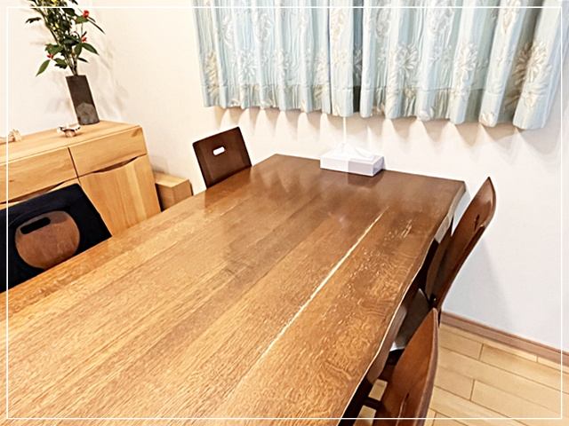 ウエルシアのPB箱ティッシュをダイニングテーブルに置いている