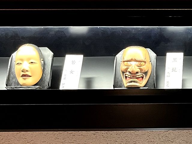 大槻能楽堂の能面