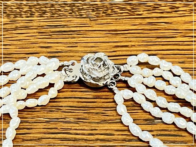 昭和感あふれるバラの留め具のネックレス