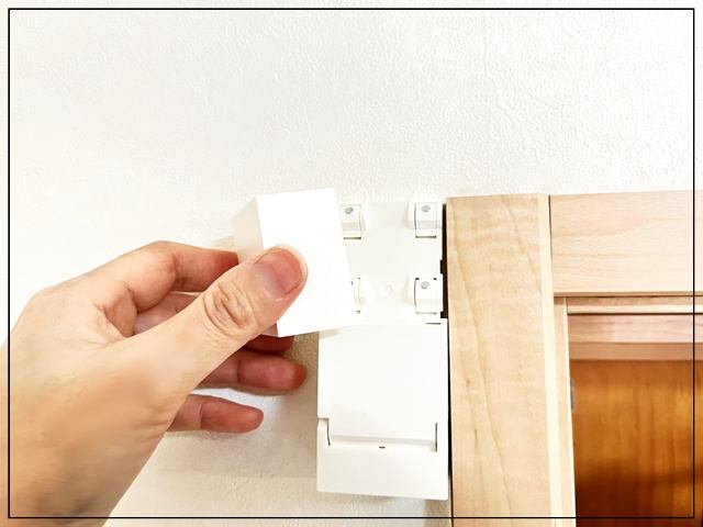 壁にピンで固定する室内洗濯干しのcupenのカバーをつける