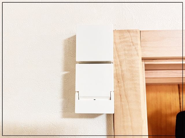 壁にピンで固定する室内洗濯干しのcupenでカバーをつけたところ