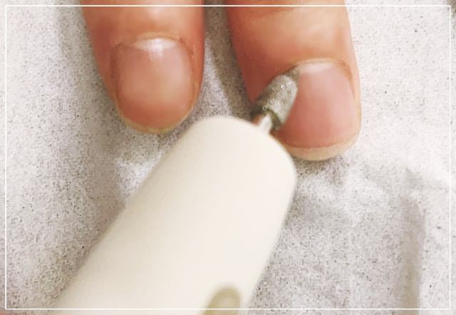 ニトリのネイルケアマシンのキューティクルケアヘッドを使用